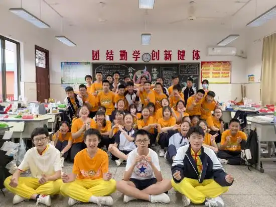 浙江绍兴袍江中学开展丰富多彩的活动欢度六一国际儿童节