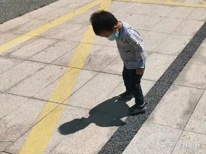 物理亲子游戏3踩影子20月龄