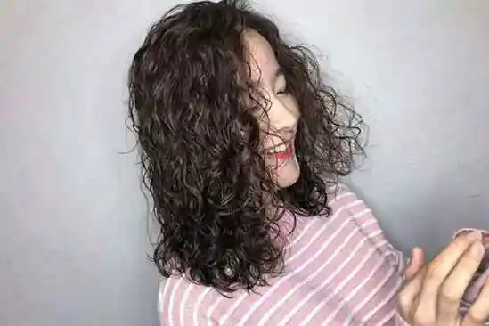 羊毛卷烫发排杠方法卷杠和加热