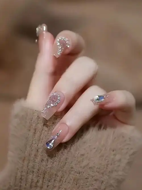 夏日清新温柔显白渐变碎钻气质美甲