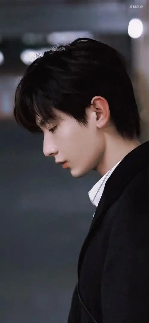 没人能拒绝这样的ee,黑色大衣造型过分帅气,又奶又狼@成毅#成毅#|#成