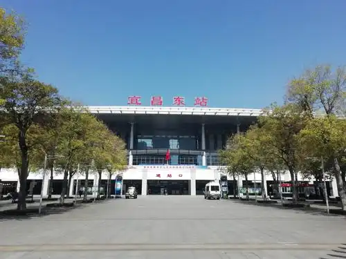 大约一个小时另四十多分钟就到达了宜昌东站.