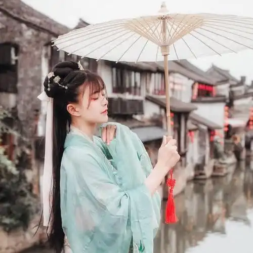江南古城古风女生打伞头像图片国风女神