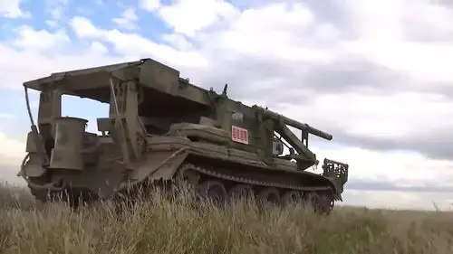 综合扫雷车一次开辟近百米安全通路!