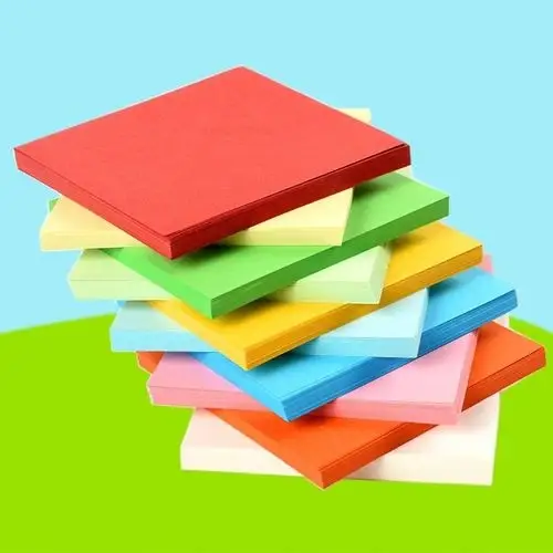 今天,我们的手工活动是玩折纸,先来欣赏一下各种各样漂亮的彩纸吧