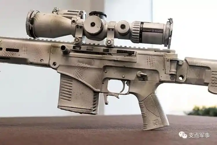 借用了vintorez德拉古诺夫微声狙击步枪的设计,卡拉什尼科夫在设计新