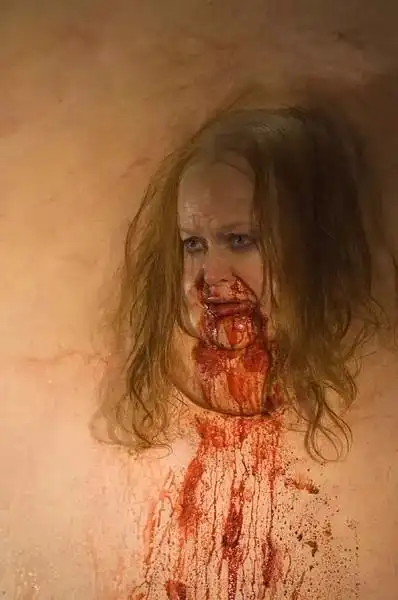 女孩被生物寄生,身体因寄生虫肥胖无比是什么电影