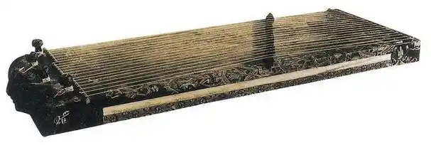 《周礼·乐器图》记载:雅瑟二十三弦,颂瑟二十五弦,饰以宝玉者,曰"宝