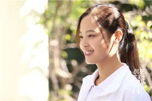 《拥抱星星的月亮》.