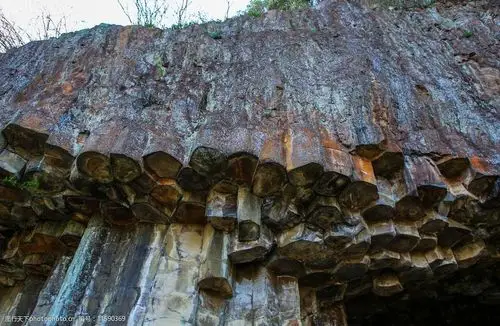 石舍火山岩柱状节理岩图片