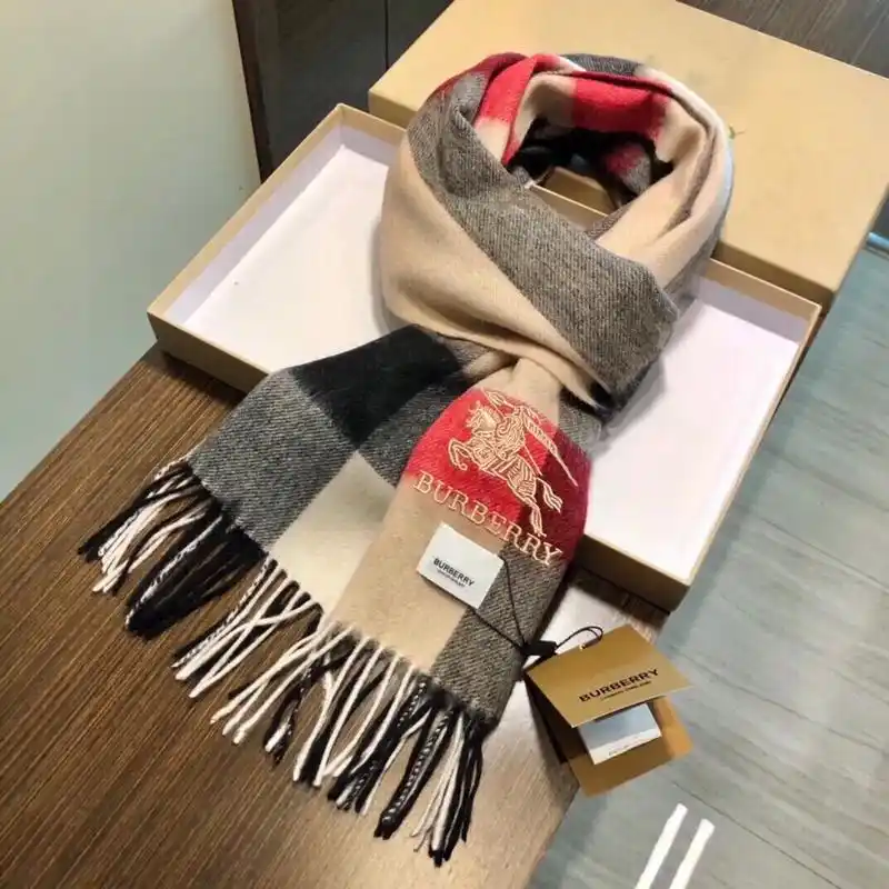 巴宝莉经典战马格子围巾.羊绒 精细刺绣 32*180 男女同 - 抖音