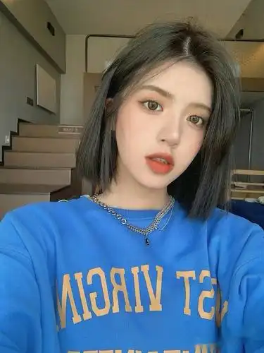 2020秋冬流行的发色,不仅白皮女孩染好看,黄黑皮染也超显白