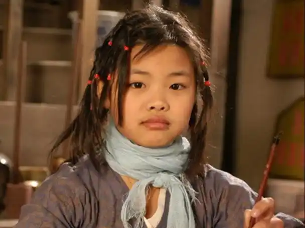 之后出演了《武林外传》,在剧中古灵精怪的莫小贝一角深受观众喜爱.