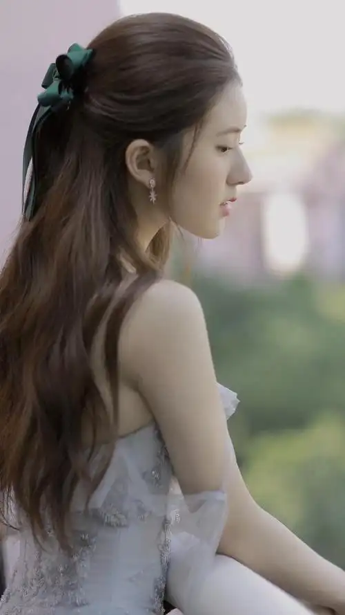 人美不火系列 赵露思 侧脸杀