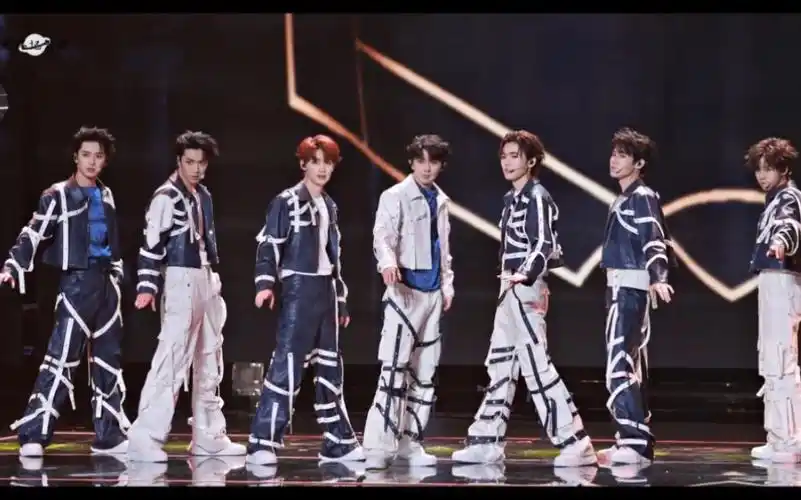 澳门四周年演唱会→马嘉祺丁程鑫宋亚轩刘耀文张真源严浩翔贺峻霖