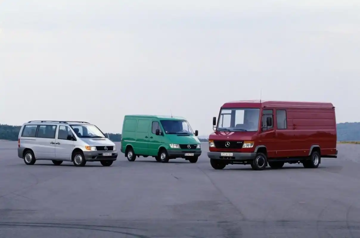 90年代后期的奔驰轻型商用车家族小合影 #经典老车# #奔驰# #van事通
