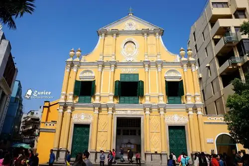 玫瑰圣母堂 大炮台可以俯瞰澳门半岛哦～如果不想爬阶梯,那可以从