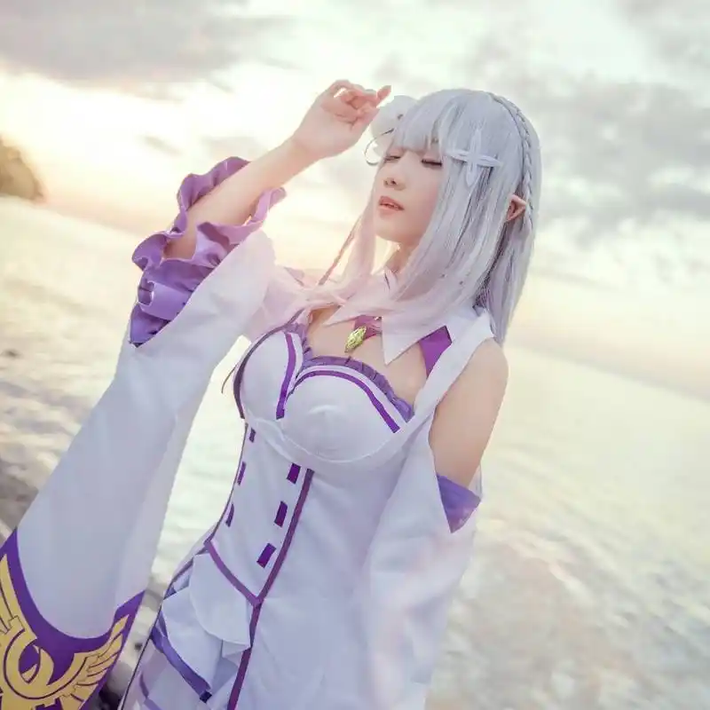 美图分享:cos美女(艾米莉亚)