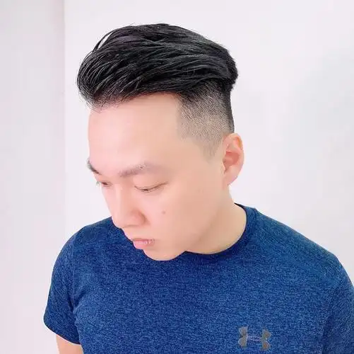 一,两边铲大背头发型