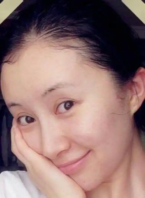 杨幂比化了妆还仙,女星被残忍卸妆,杨紫的照片前后差别有点大呀!