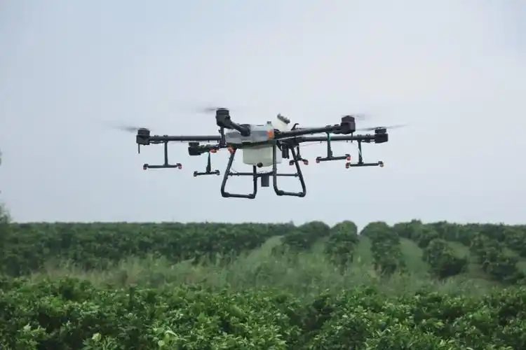 向大疆无人机泼水撒土会发生什么大疆农业t30真香