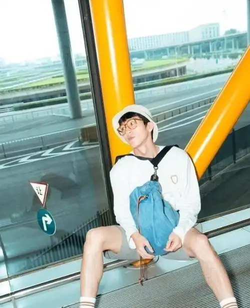 男生国庆出游怎么穿向王一博取取时尚经穿这一双就够了