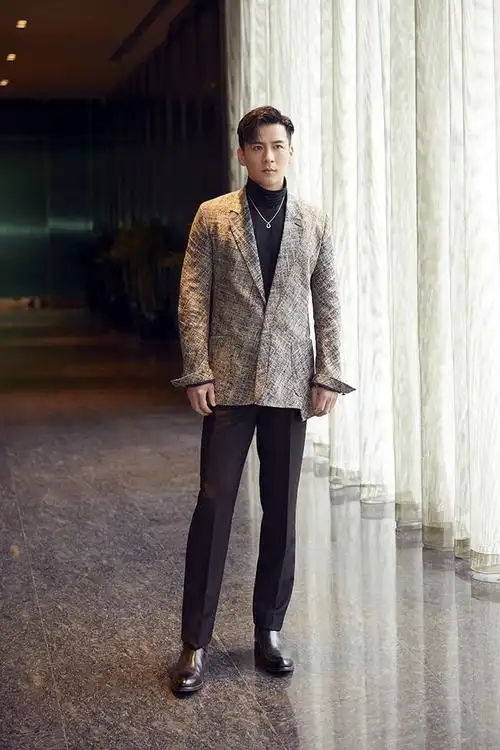 魏千翔亮相《只为遇见你》发布会 格调别致尽显绅士风度