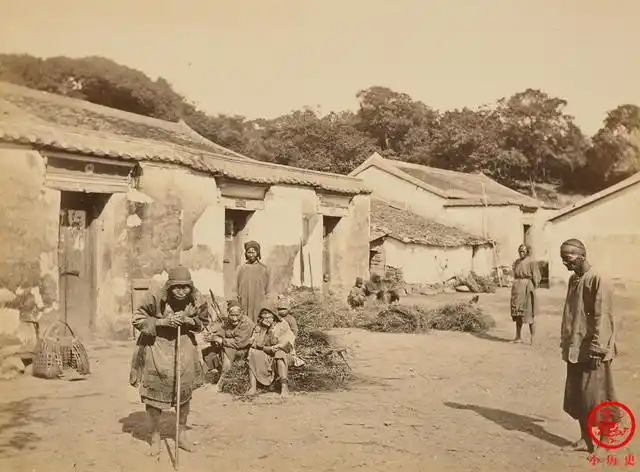 晚清老照片:广东城乡生活实况,很多人赤脚,衣服打补丁