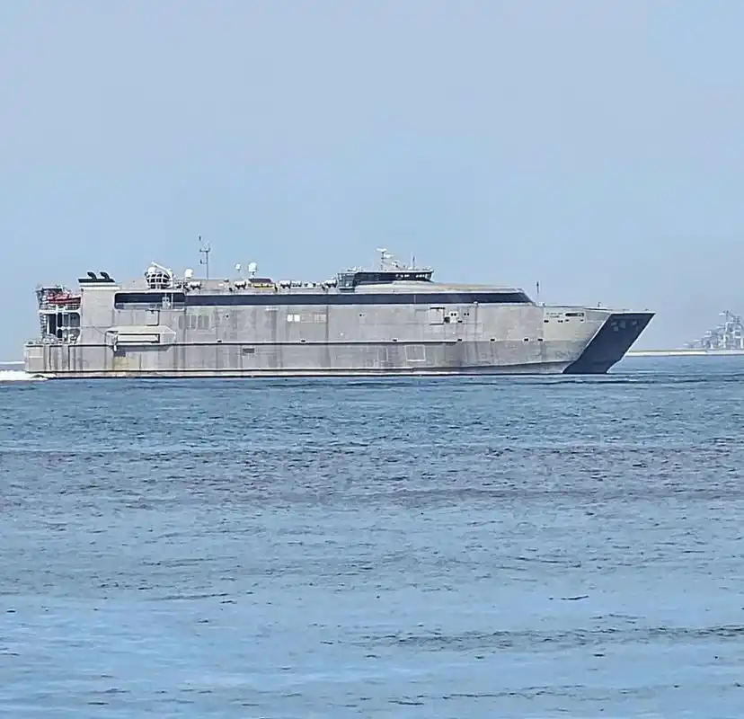qbnews:图一:美国先锋级远征高速运输舰usns gua - 抖音
