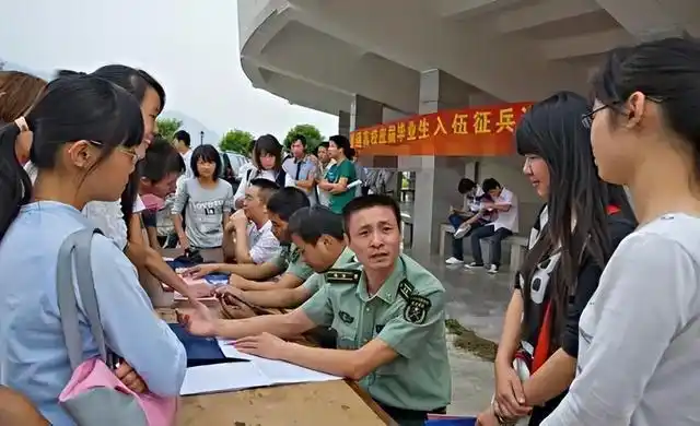 大学生参军,因入伍体检不合格被"刷掉",真实原因让人脸红