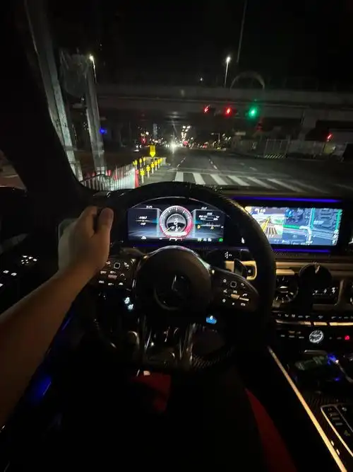 凌晨3点狂飙一下.大g奔驰