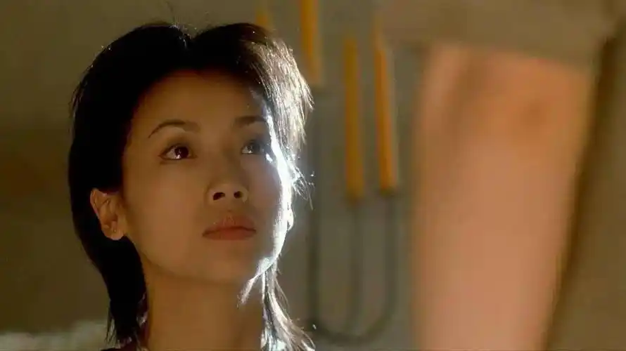 饰)剧照在这之前,她与李亚鹏合作主演了电视剧《京港爱情线》,那是一