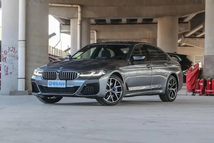 2022款 宝马5系(进口) 改款二 530i m运动套装外观