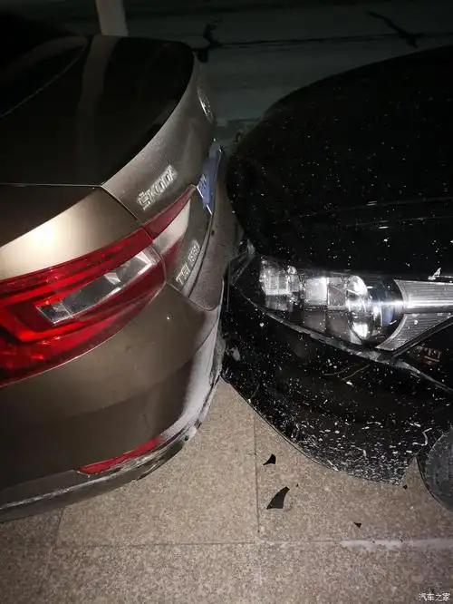 速派被雅阁追尾