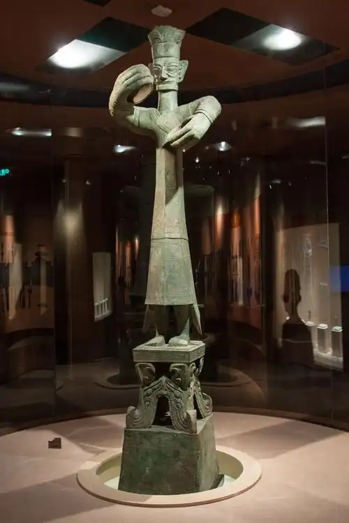 三星堆博物馆六大镇馆之宝:纵目人面具,青铜神树世所罕见