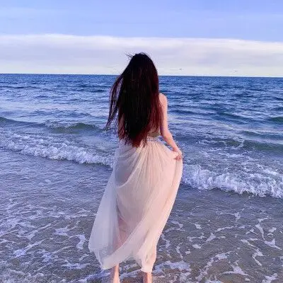 海边女生背景