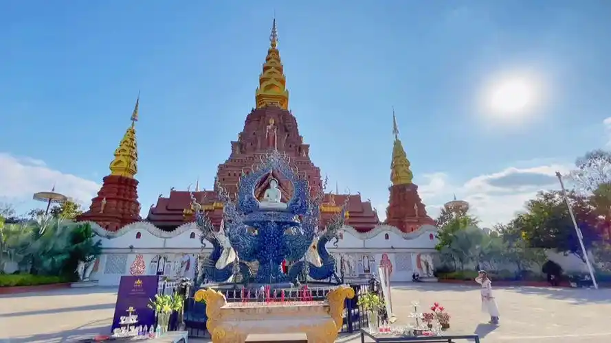 今天阳光明媚,我在西双版纳大金塔,你在哪里02