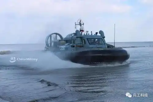 首页 军事   图注:驰骋在中印边境班公湖上的928d型高速巡逻艇