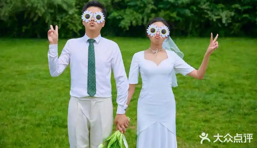 搞怪纪实风婚纱照糖果调皮