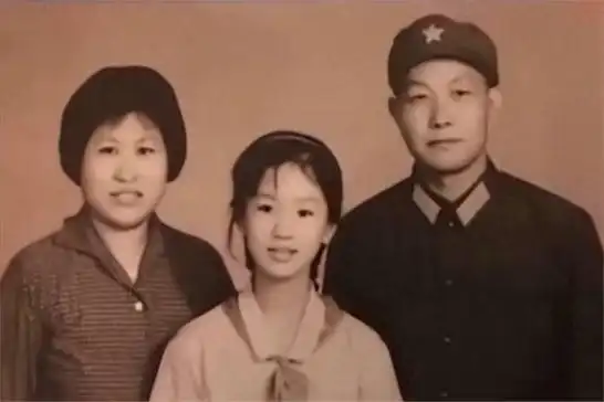 58岁鞠萍近照变化大!印第安纹明显一脸凶相,知情人曝其私下面孔