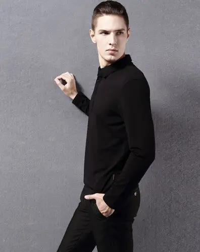 黑色男士商务休闲长袖t恤