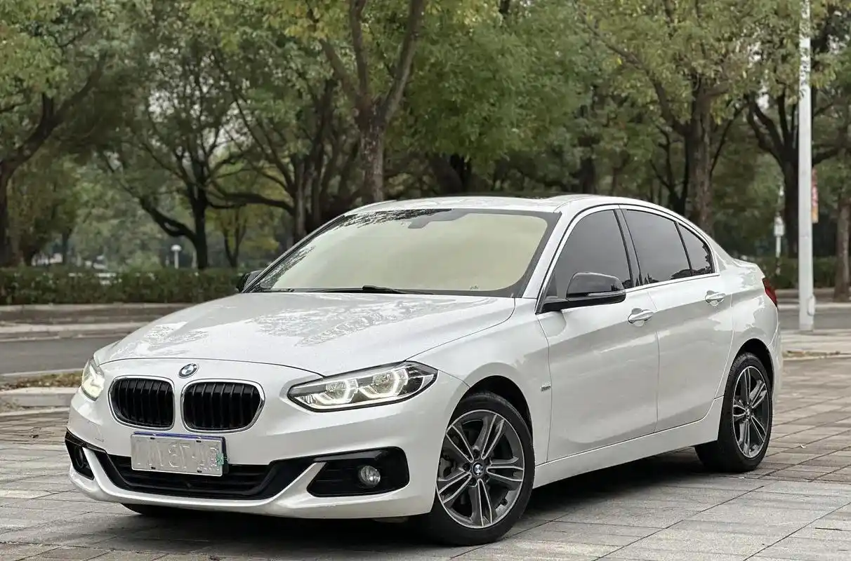 宝马1系2017款118i1.5t运动型