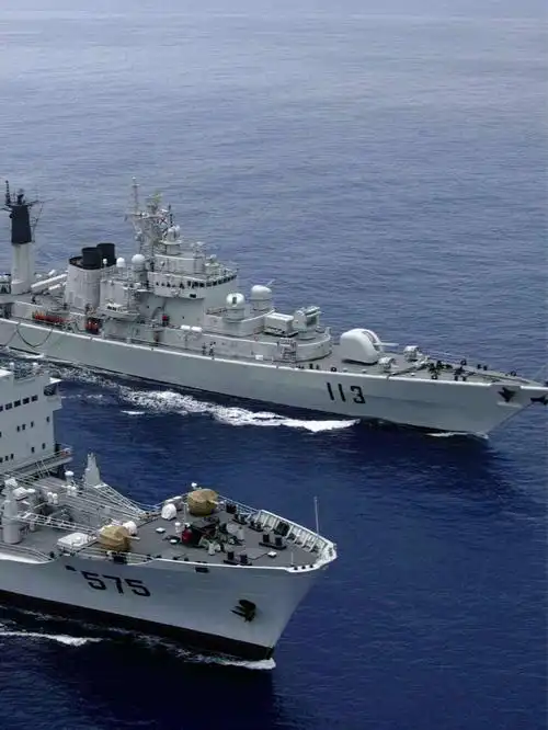 中华补给第一舰881洪泽湖舰#洪泽湖#052  #驱逐舰  113青岛舰#青岛