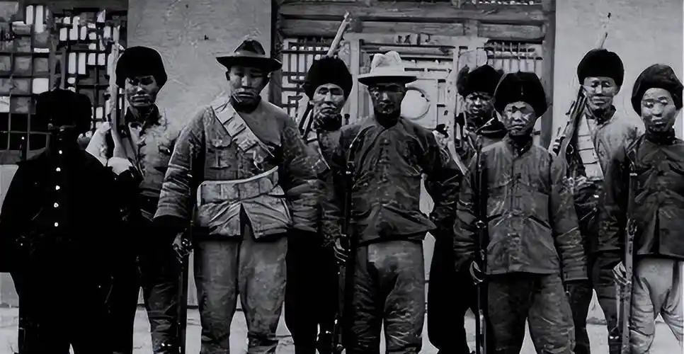 带500匪徒拦截文工团女兵,最后栽在农家妇女手里_解放军_土匪_湘西