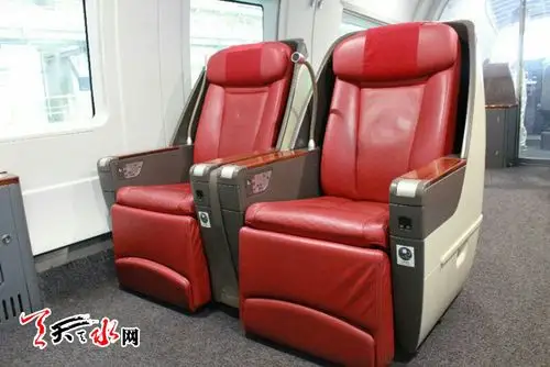 11日 首列crh380b型动车组在宝兰高铁进行拉通试验