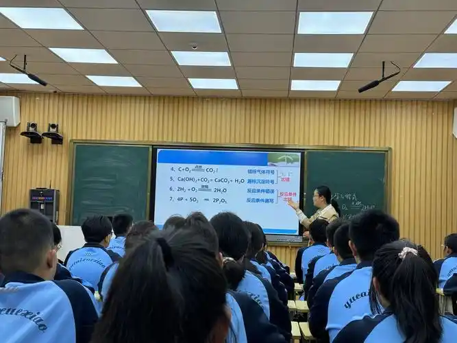 错例展示,既调动了课堂气氛,又帮助学生快速自检知识掌握程度.