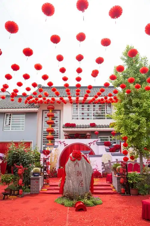 农家小院小洋楼喜庆布置图