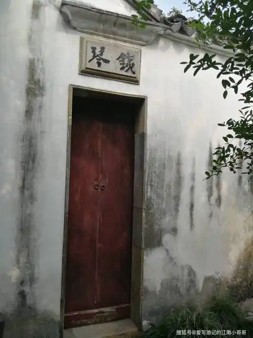 低调的享乐氛围,在网师园的蹈和馆,琴室和牡丹园里,悄然蔓延