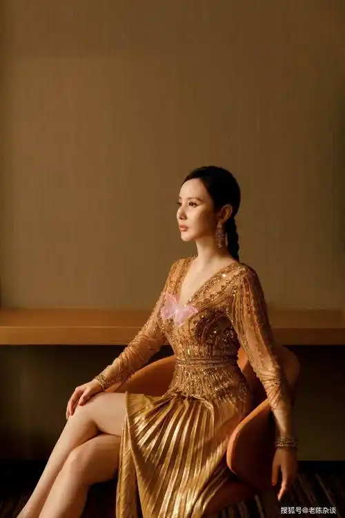 原创这谁顶得住嘛43岁张萌饱满性感韵味十足