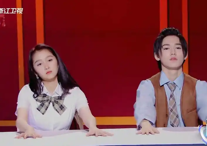 关晓彤和宋亚轩同台热舞,用的是鹿晗的歌!